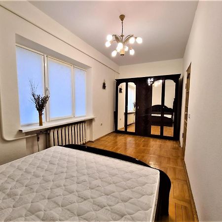 82-Avenue Apartment Tsjernivsi Buitenkant foto